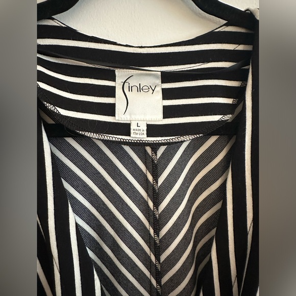 Finley Top (Wrap top) - Picture 2 of 8